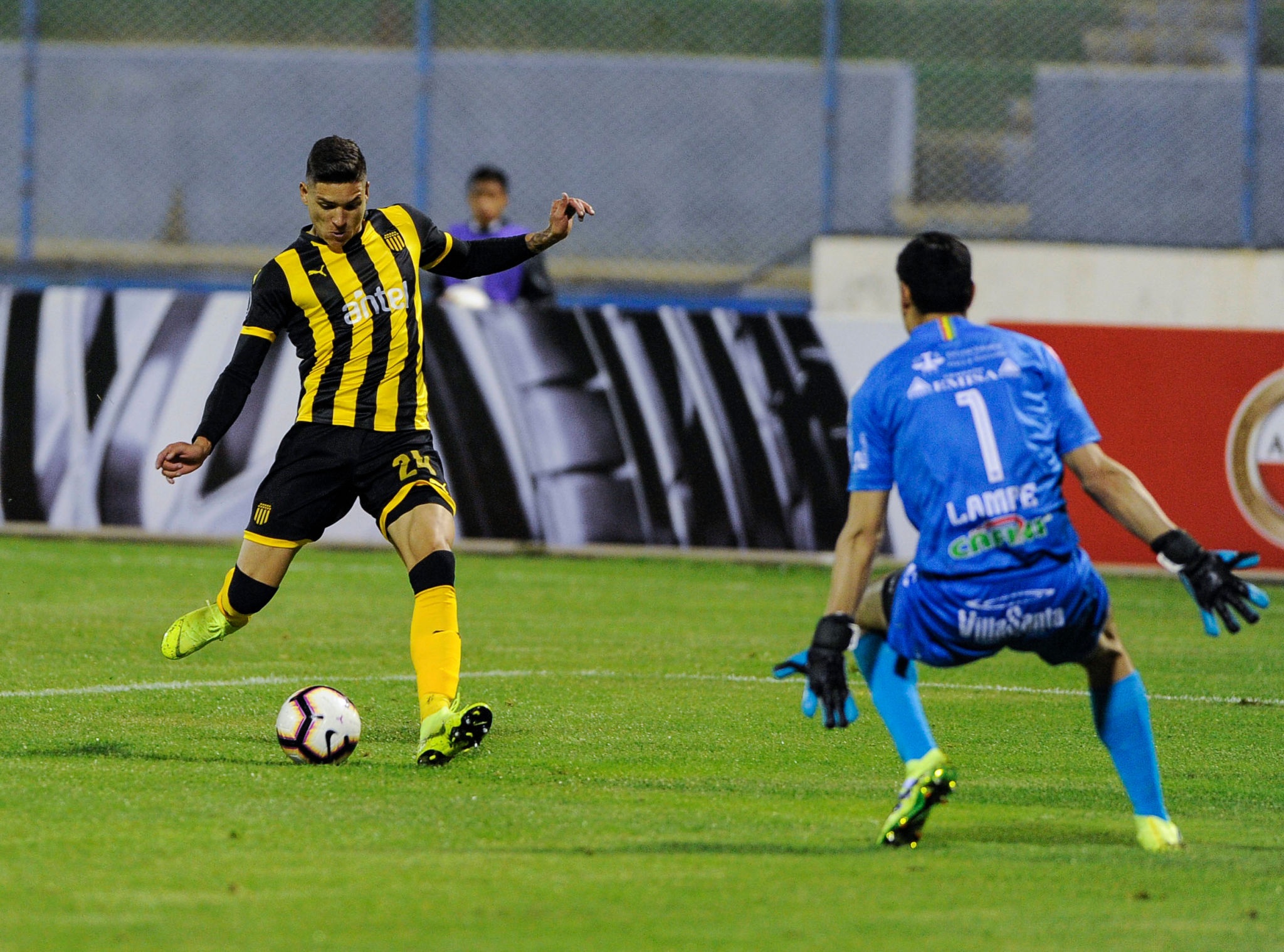 Nunez vuon len tu bien co anh 2