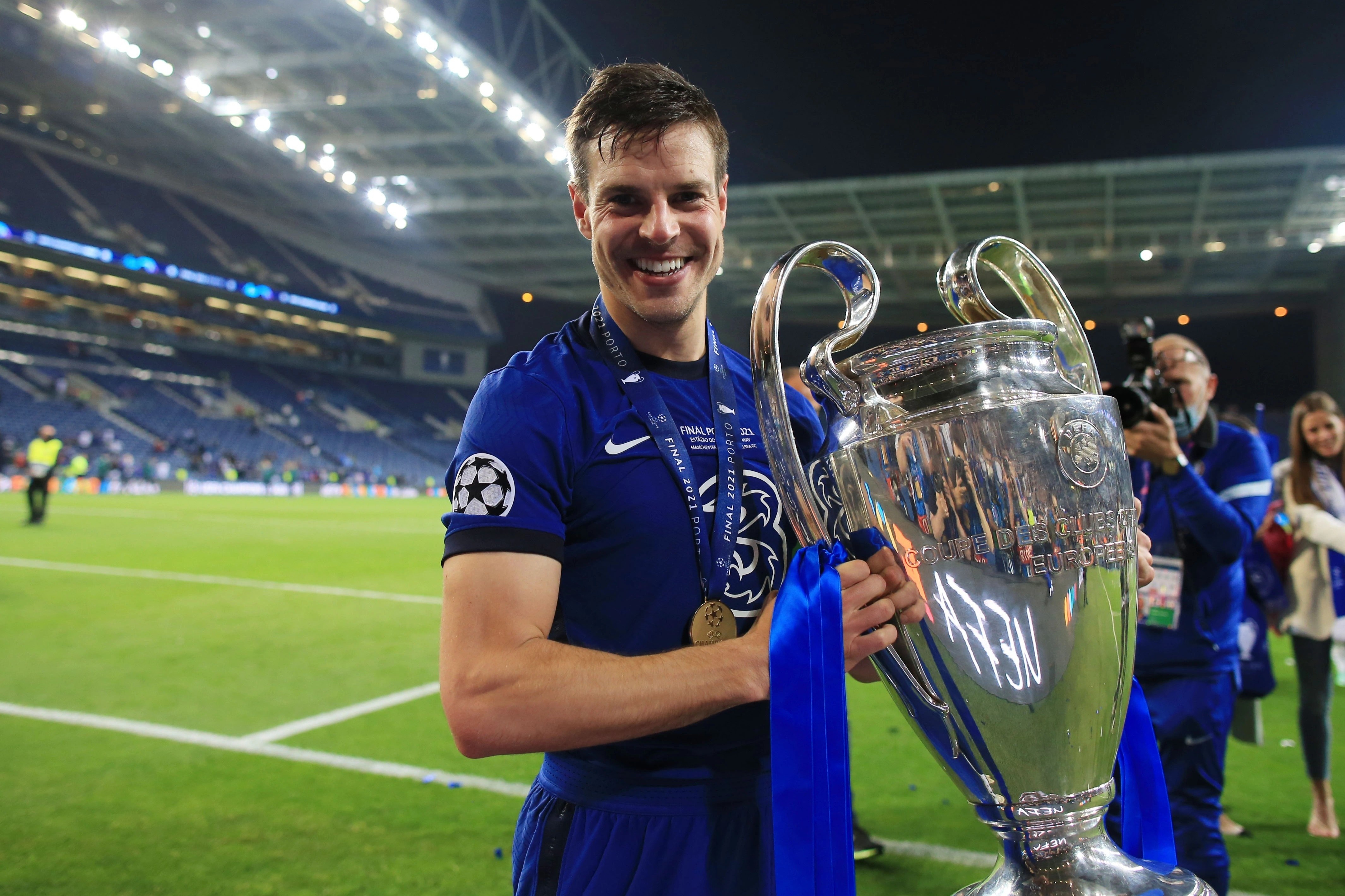 Tu choi Barca, Azpilicueta gia han hop dong voi Chelsea hinh anh