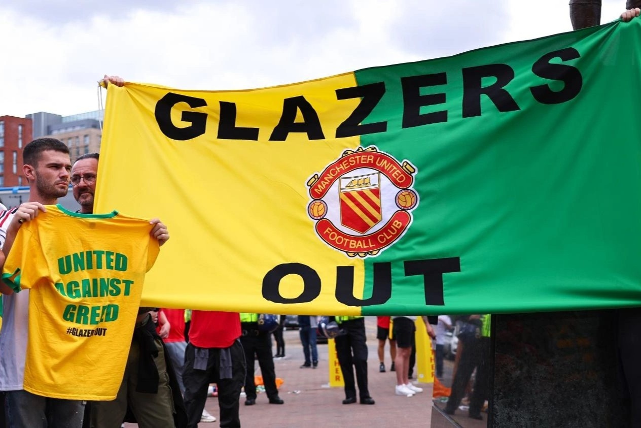 MU bao lo, nha Glazer van bo tui 23 trieu bang hinh anh