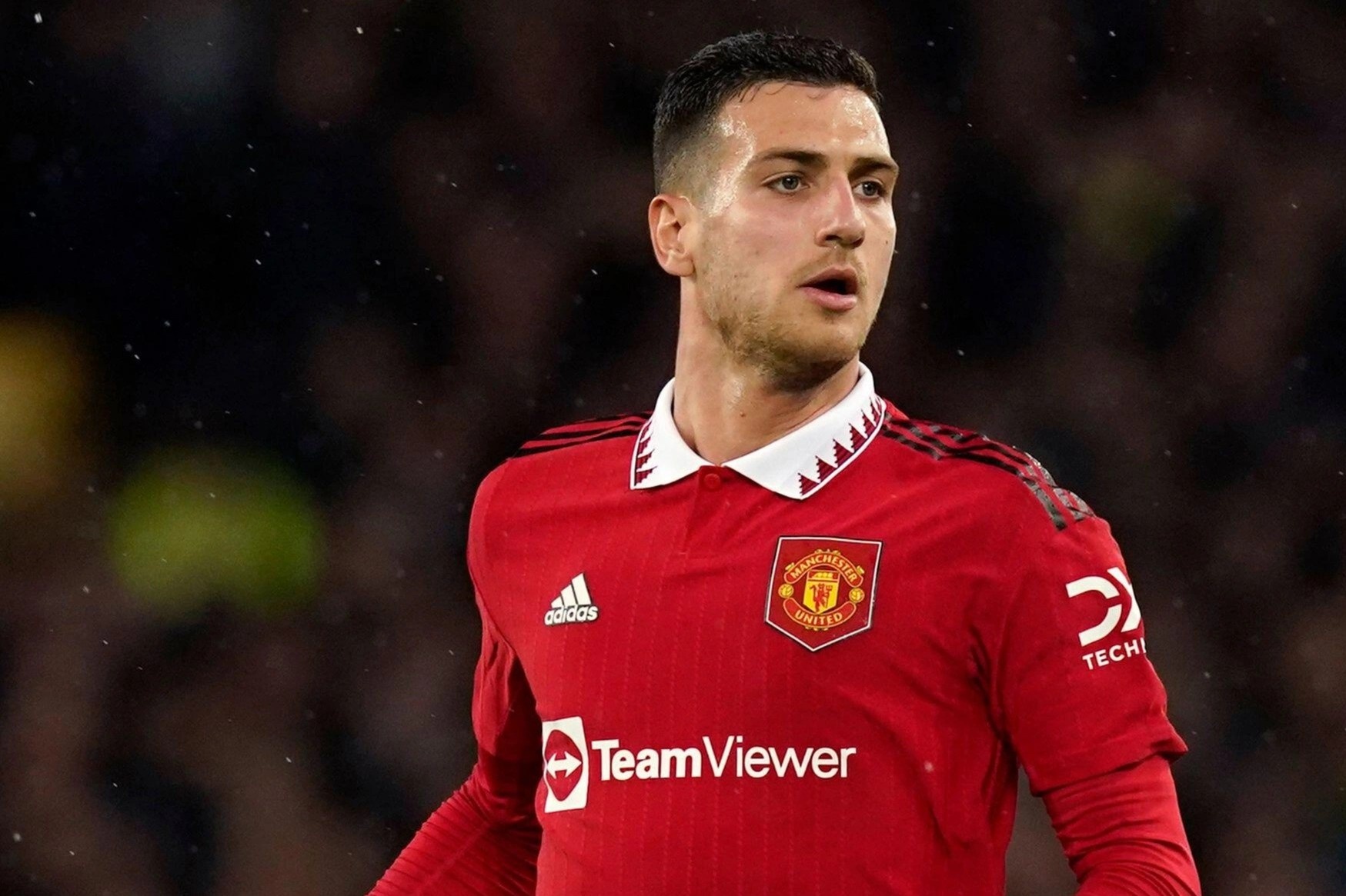 Barcelona cu tuyen trach vien theo doi hau ve MU hinh anh