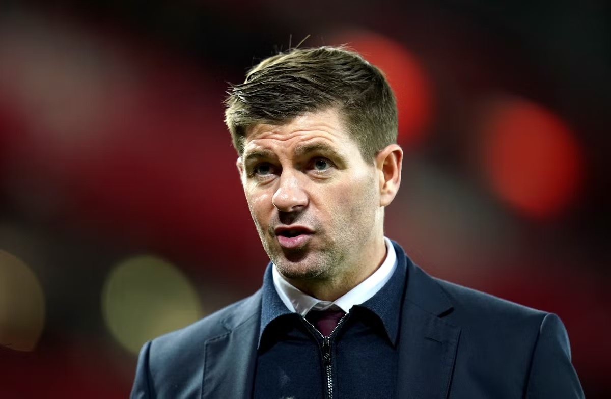 Gerrard van vo duyen voi Premier League hinh anh