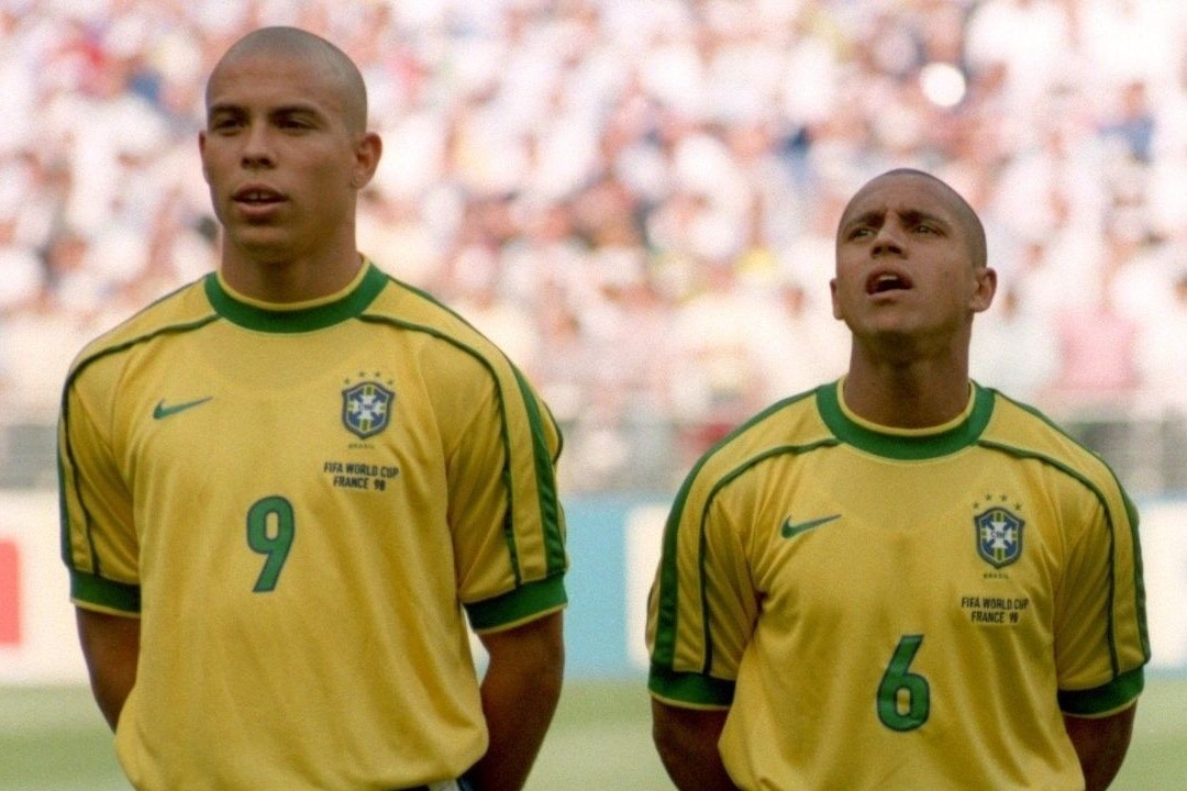 Roberto Carlos va khoanh khac cuu mang Ronaldo 'beo' hinh anh