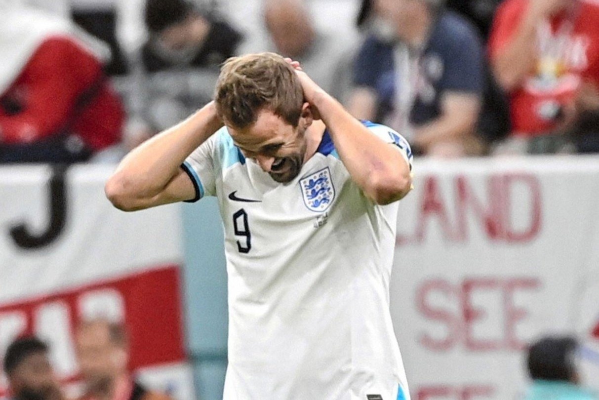 Vi sao cau thu gioi co the sut penalty kem hinh anh