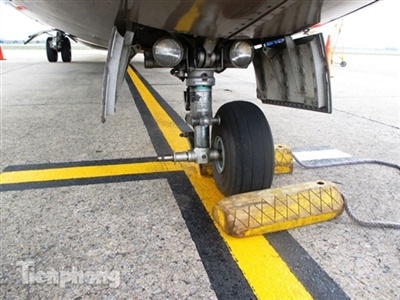 Lop may bay ATR 72 roi tu do cao 6,5km hinh anh