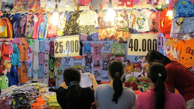 Ban ruou, da phong thuy o hoi cho thoi trang lon nhat nam hinh anh