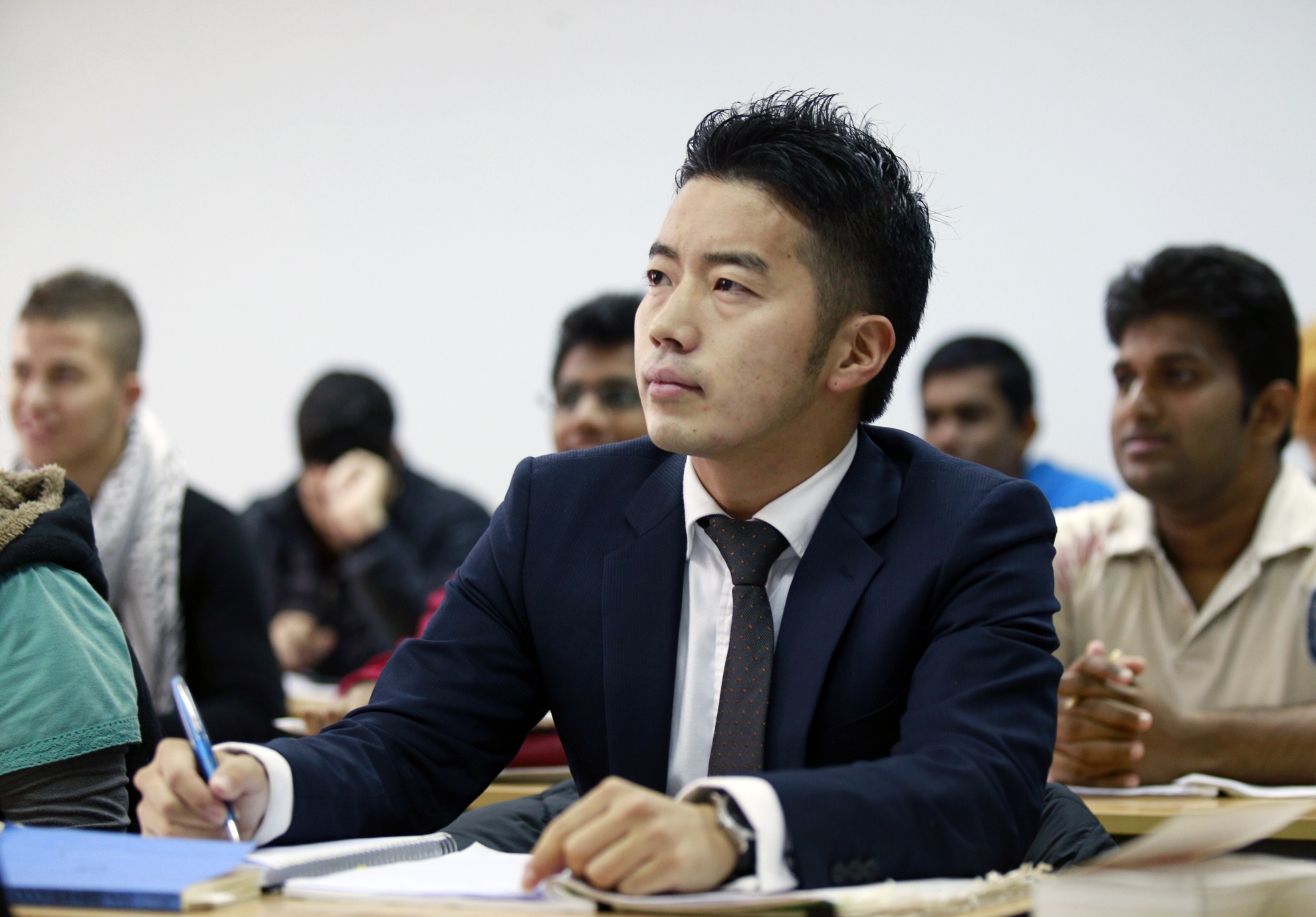 Sinh vien Nhat day tuyet chieu cho moi gioi chung khoan Viet hinh anh