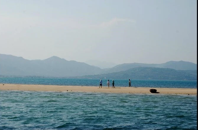 Xay dung vinh thuyen buom dau tien tai Viet Nam hinh anh