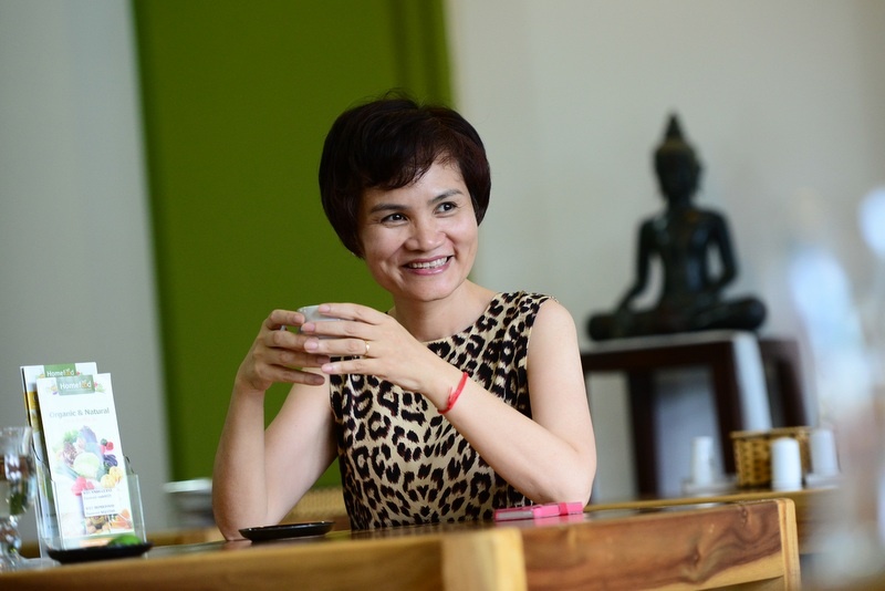 Chu tich chung khoan VNDIRECT mo quan com chay hinh anh