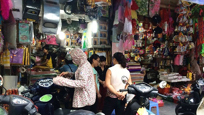 Di cho am phu sam hang hieu hinh anh