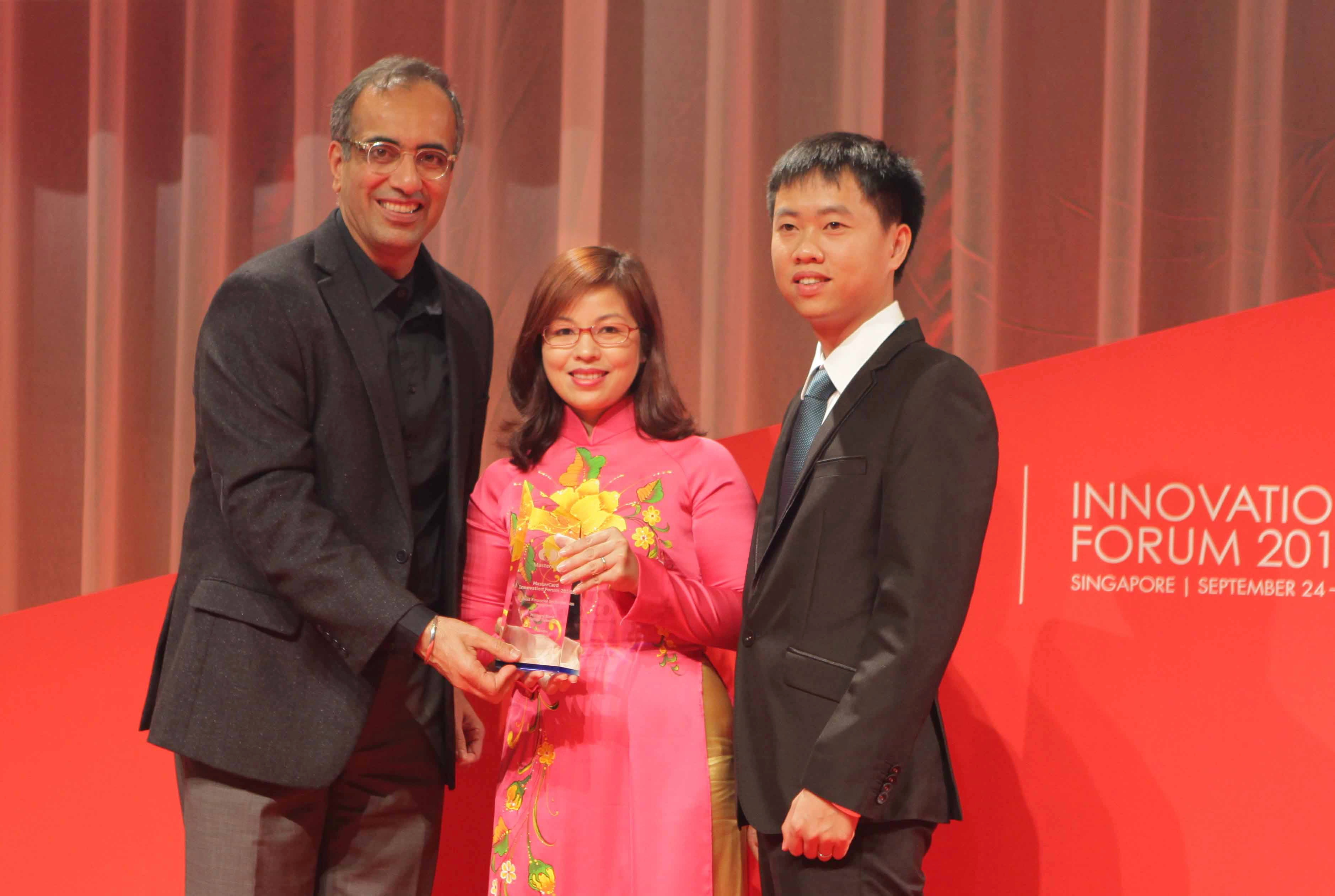 Viettel nhan giai thuong quoc te ve thanh toan tren di dong hinh anh