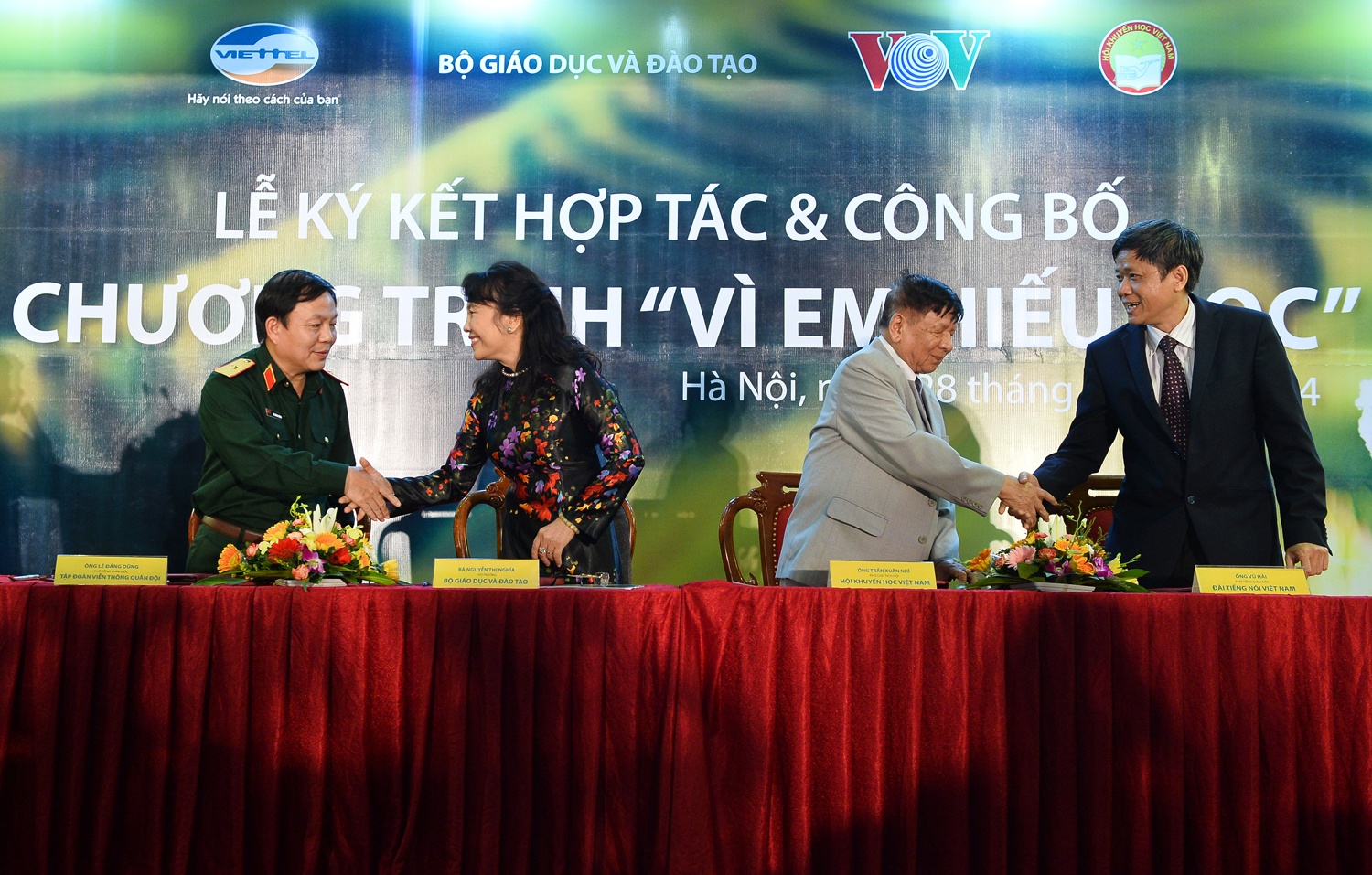 Viettel cong bo chuong trinh 10 nam ‘Vi em hieu hoc’ hinh anh