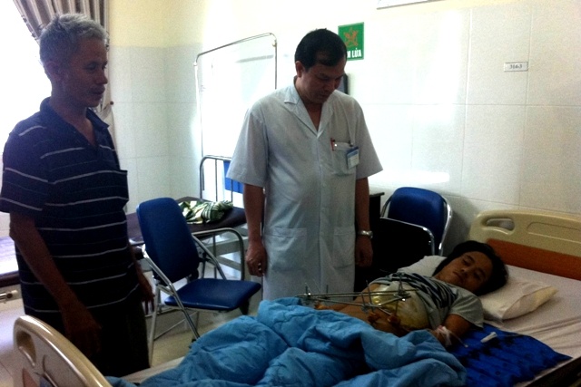 Nạn nhân Hương đã qua cơn nguy kịch và đang điều trị tại Bệnh viện Đa khoa Thiện Hạn.