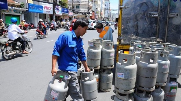 Gia gas tang them 5.000 dong mot binh hinh anh