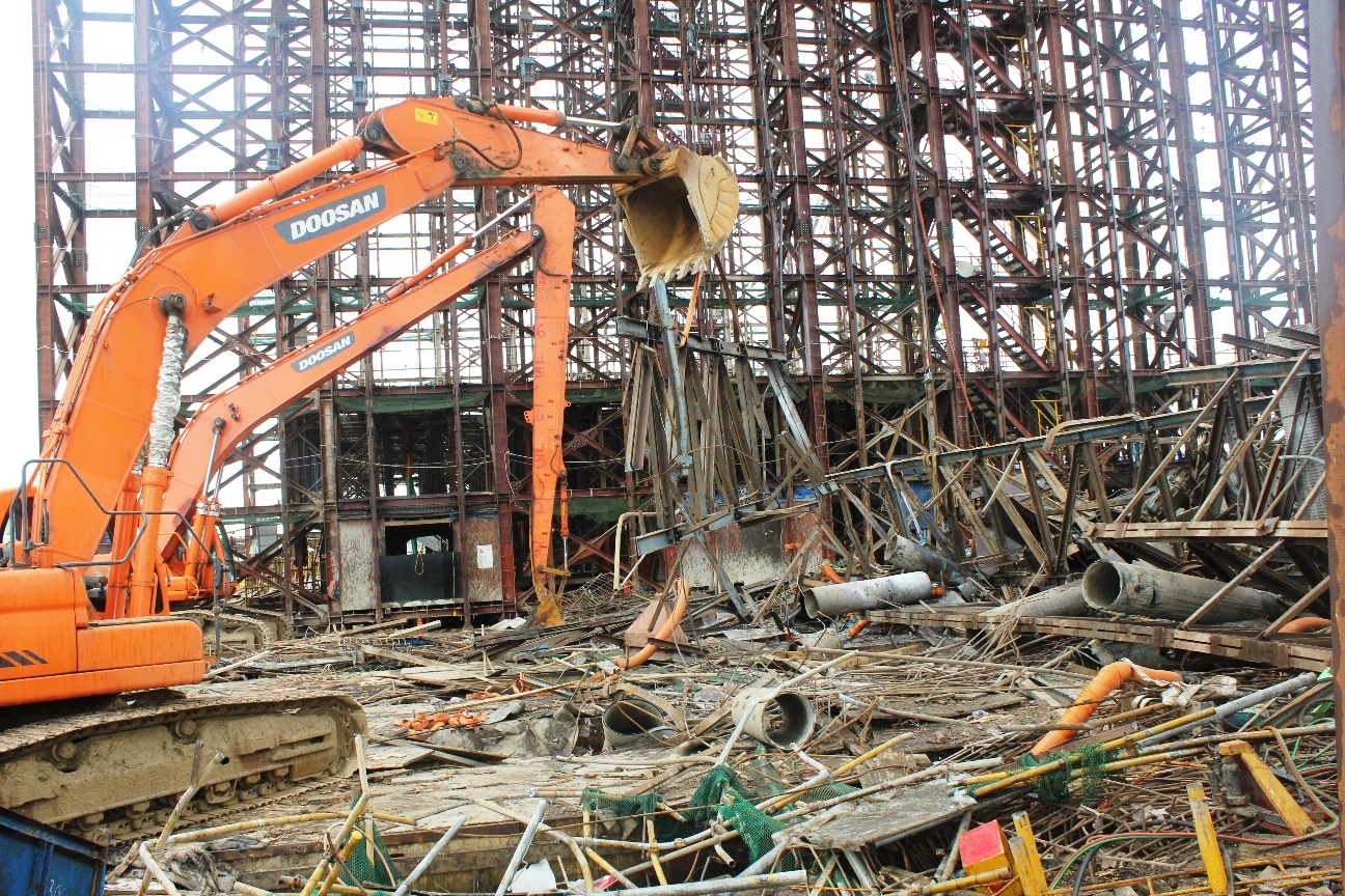 Sap gian giao o Formosa, 13 nguoi tu vong hinh anh