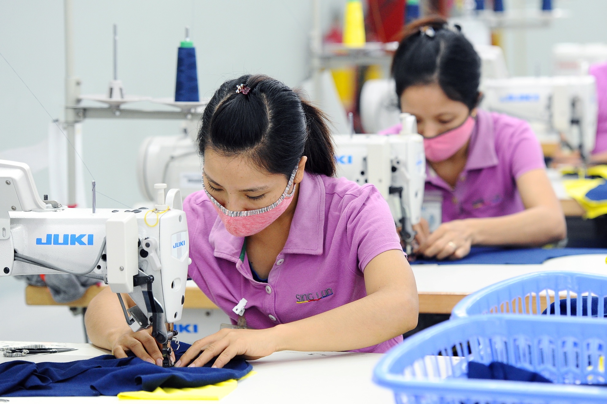 Dệt may là lĩnh vực ....  . Ảnh: Hoàng Hà.