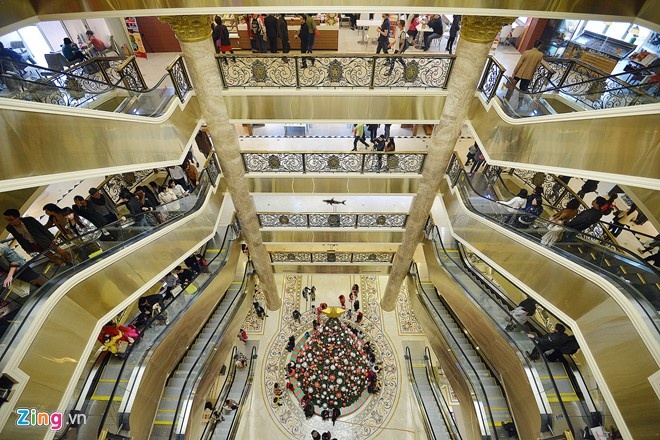 Tràng Tiền Plaza là trung tâm hàng hiệu quy mô lớn đầu tiên ở Việt Nam.  Ảnh: Lê Hiếu.