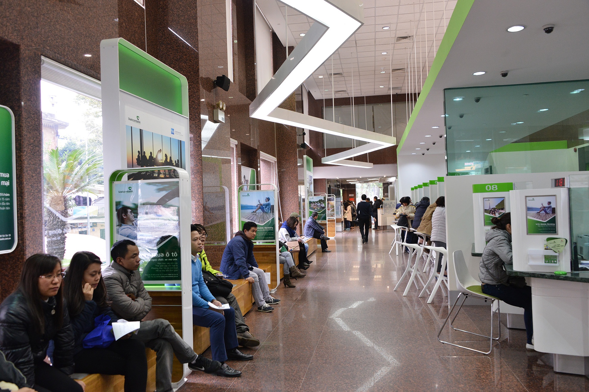 Ngan hang 'nghen' cuc bo truoc luc nghi Tet hinh anh