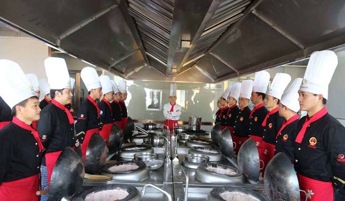 sinh viên học ngành tôm hùm đất ảnh 1 sinh vien hoc nganh tom hum dat anh 1