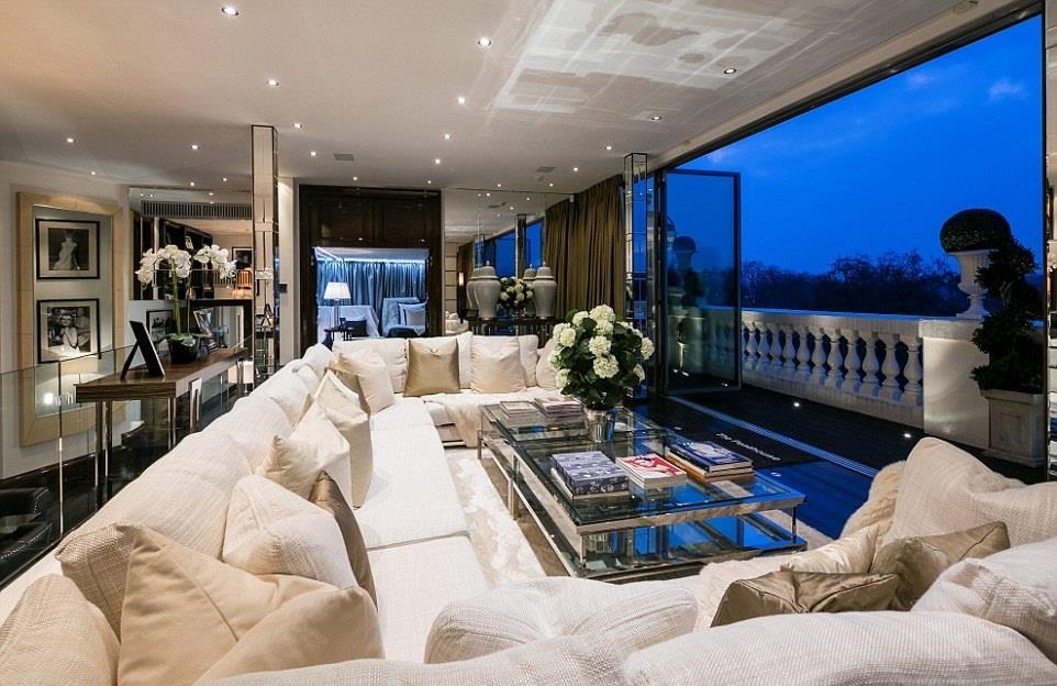 Rihanna la nu ca si giau nhat the gioi anh 3