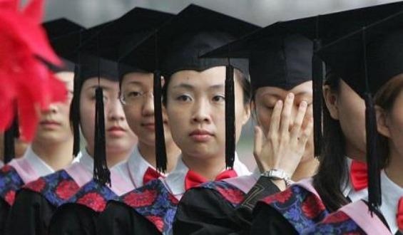 Sinh vien Trung Quoc tro thanh 'tot thi' trong thuong chien My - Trung hinh anh