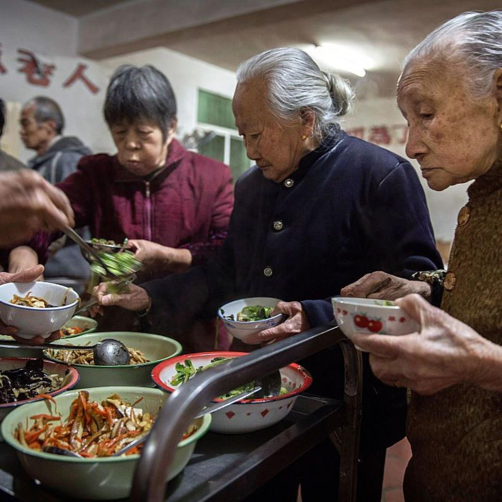 Người dân Trung Quốc chưa kịp giàu thì đã già ảnh 2 Nguoi dan Trung Quoc chua kip giau thi da gia anh 2