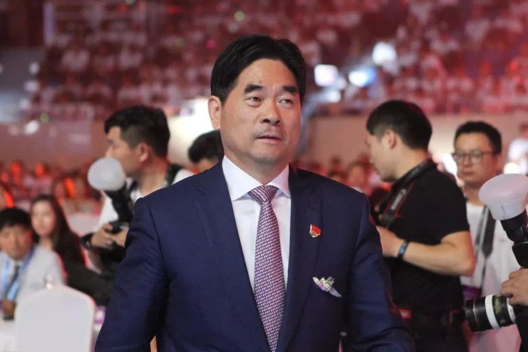 Ty phu Trung Quoc bi dieu tra toi cuong hiep be gai la ke hai mat? hinh anh