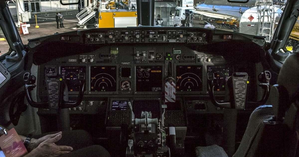 Điện thoại gây nguy hiểm cho máy bay ảnh 1 Dien thoai gay nguy hiem cho may bay anh 1