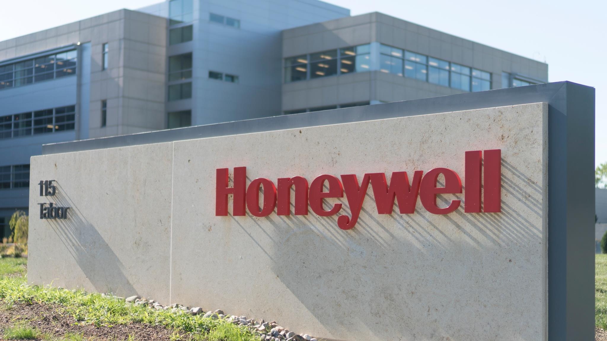 Điện thoại gây nguy hiểm cho máy bay ảnh 2 Dien thoai gay nguy hiem cho may bay anh 2