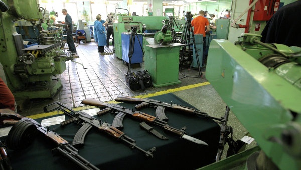 Nha may che tao sung AK huyen thoai mang ten moi hinh anh