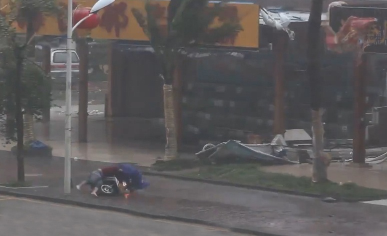 Sieu bao Utor tan pha Trung Quoc hinh anh