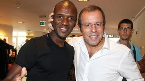 Barca 'phan phao' cao buoc quyt luong cua Abidal hinh anh