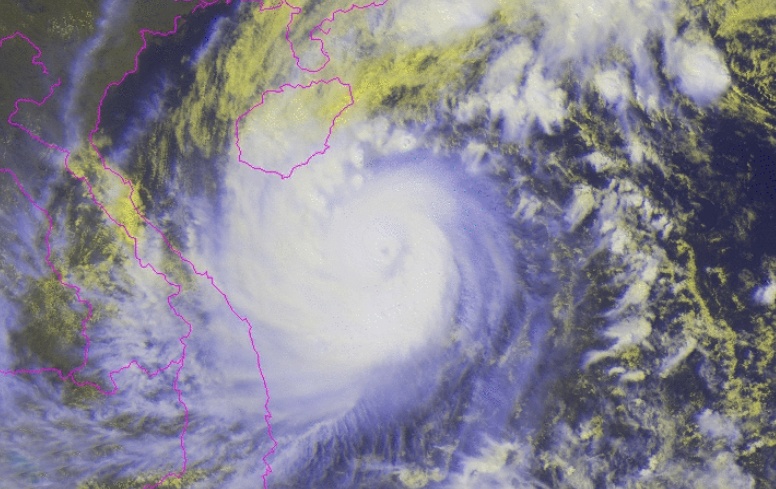 Bao nhan chim 3 tau ca TQ tren Bien Dong, 74 nguoi mat tich hinh anh