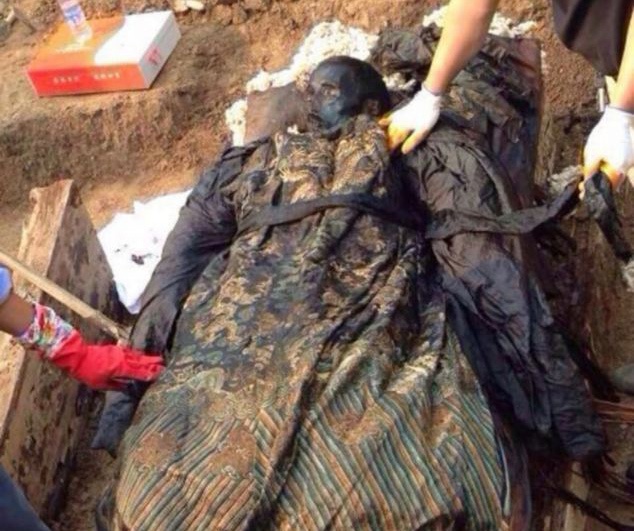 Xac uop nguyen ven sau 300 nam hinh anh