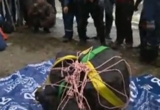 Tho lan vot khoi da nua tan gay vu no tren bau troi Nga hinh anh