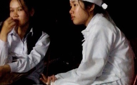 Noi dau cua co be Viet mat 3 nguoi than vi may bay roi hinh anh