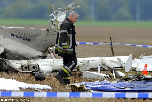 May bay lao xuong dong tai Bi, 11 nguoi chet hinh anh