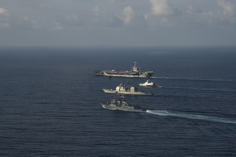 Nhom tau tan cong lon nhat cua My tap tran tren bien Dong hinh anh