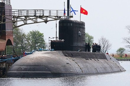 Viet Nam ky bien ban nhan tau ngam Kilo toi tan dau tien hinh anh