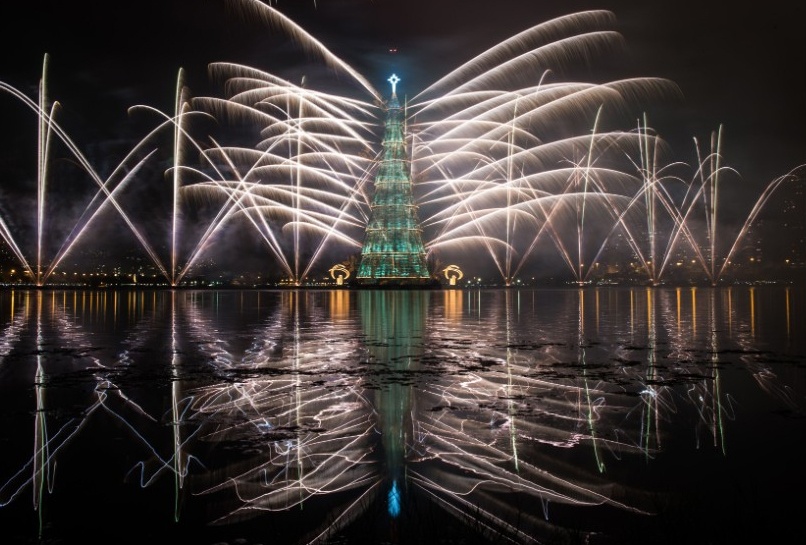 Brazil thap sang cay thong Noel noi lon nhat the gioi hinh anh