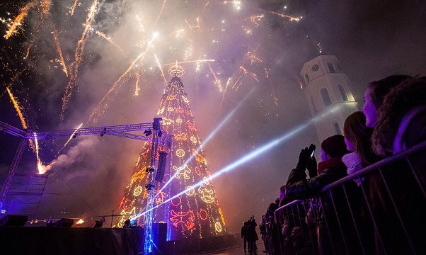 10 cay thong Noel doc dao nhat mua Giang sinh 2013 hinh anh