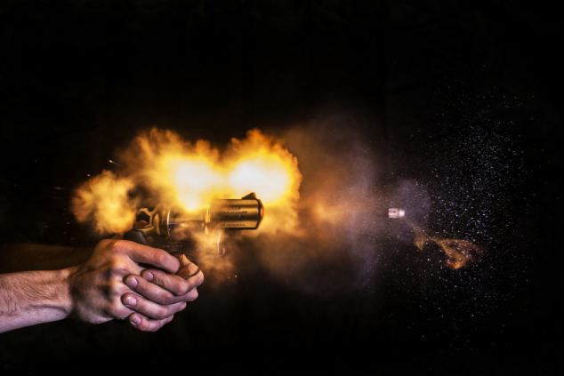 Khoanh khac vien dan lao khoi nong sung hinh anh