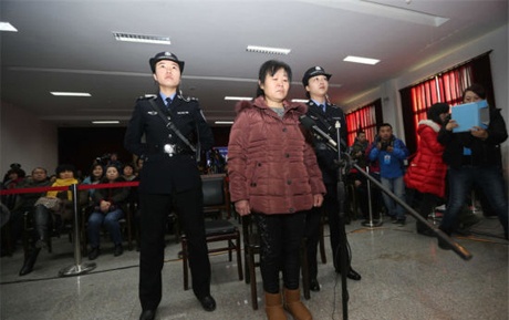 Bac si Trung Quoc ban tre em linh an tu hinh hinh anh