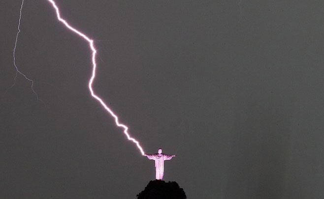 Ngon tay cua tuong Chua khong lo hong vi set hinh anh