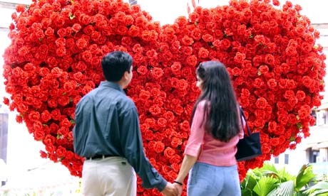 10 su that thu vi ve ngay Le tinh nhan hinh anh