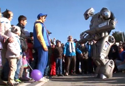 Robot nhay Gangnam Style truoc khan gia Olympic Sochi hinh anh