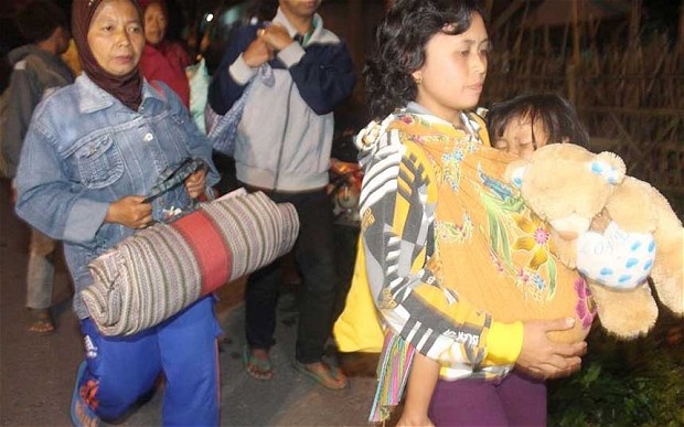 200.000 nguoi so tan vi nui lua phun trao hinh anh