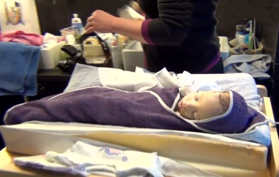 Cai chet em ai cho tre nho gay nhuc nhoi tai Bi hinh anh