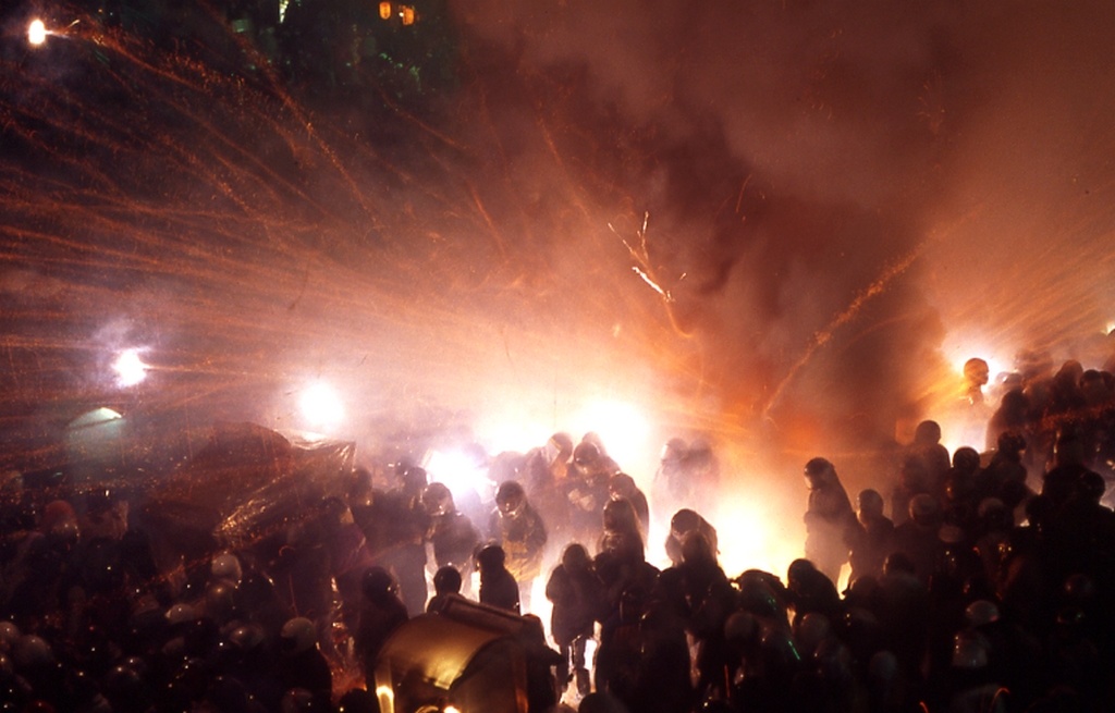 Na phao hoa vao nguoi de cau tai loc hinh anh