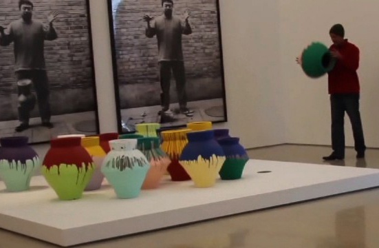 Dap vo binh tri gia 21 ty dong ngay giua bao tang hinh anh