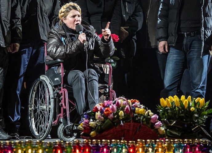 Cuu thu tuong Ukraina xinh dep xuat hien tren xe lan hinh anh